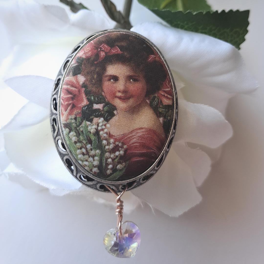 A Dreamy Darling Cameo Brooch