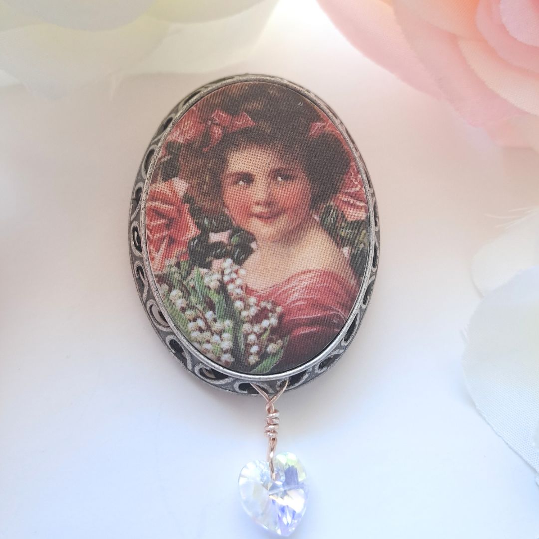 A Dreamy Darling Cameo Brooch