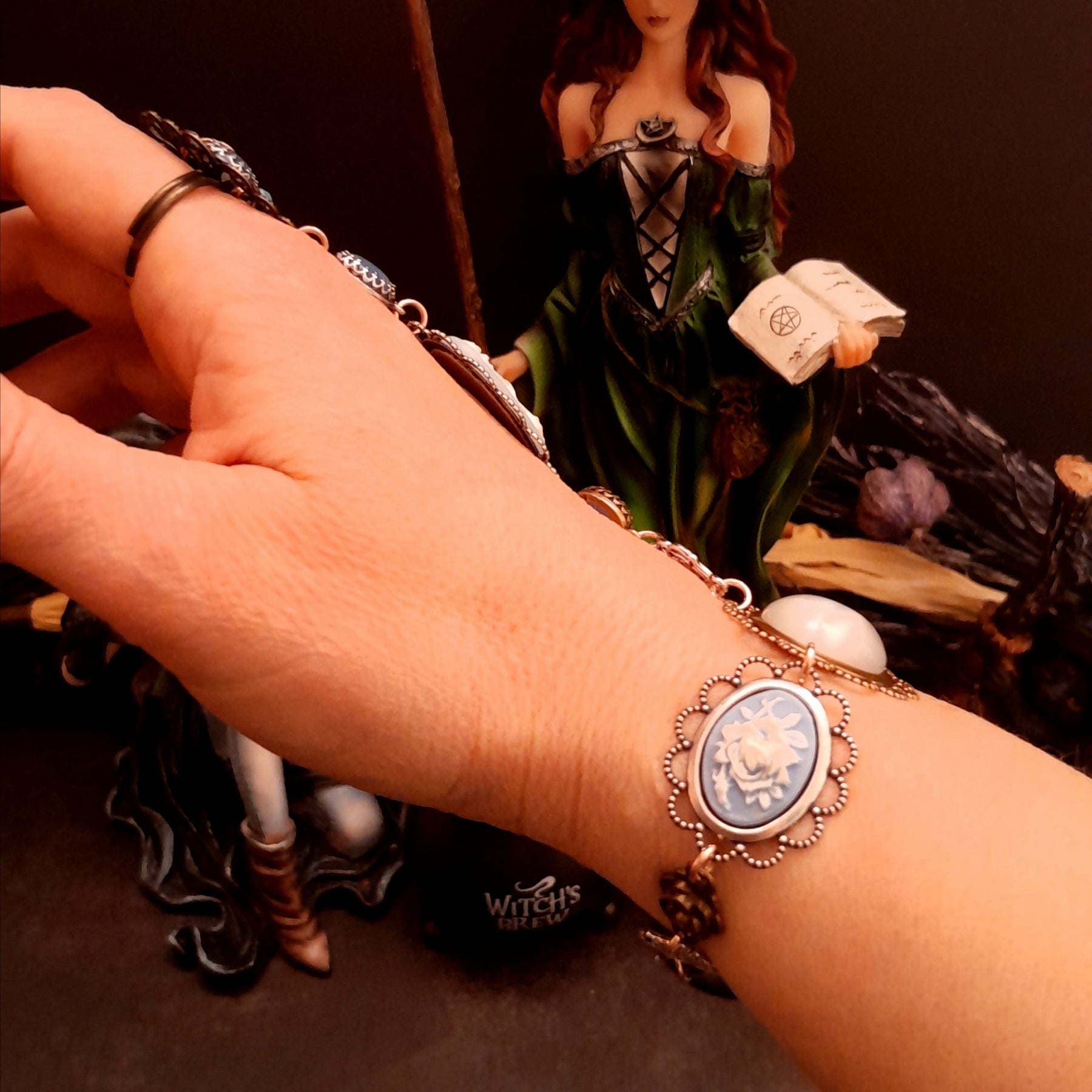 slave bracelet hand chain blue flower cameos